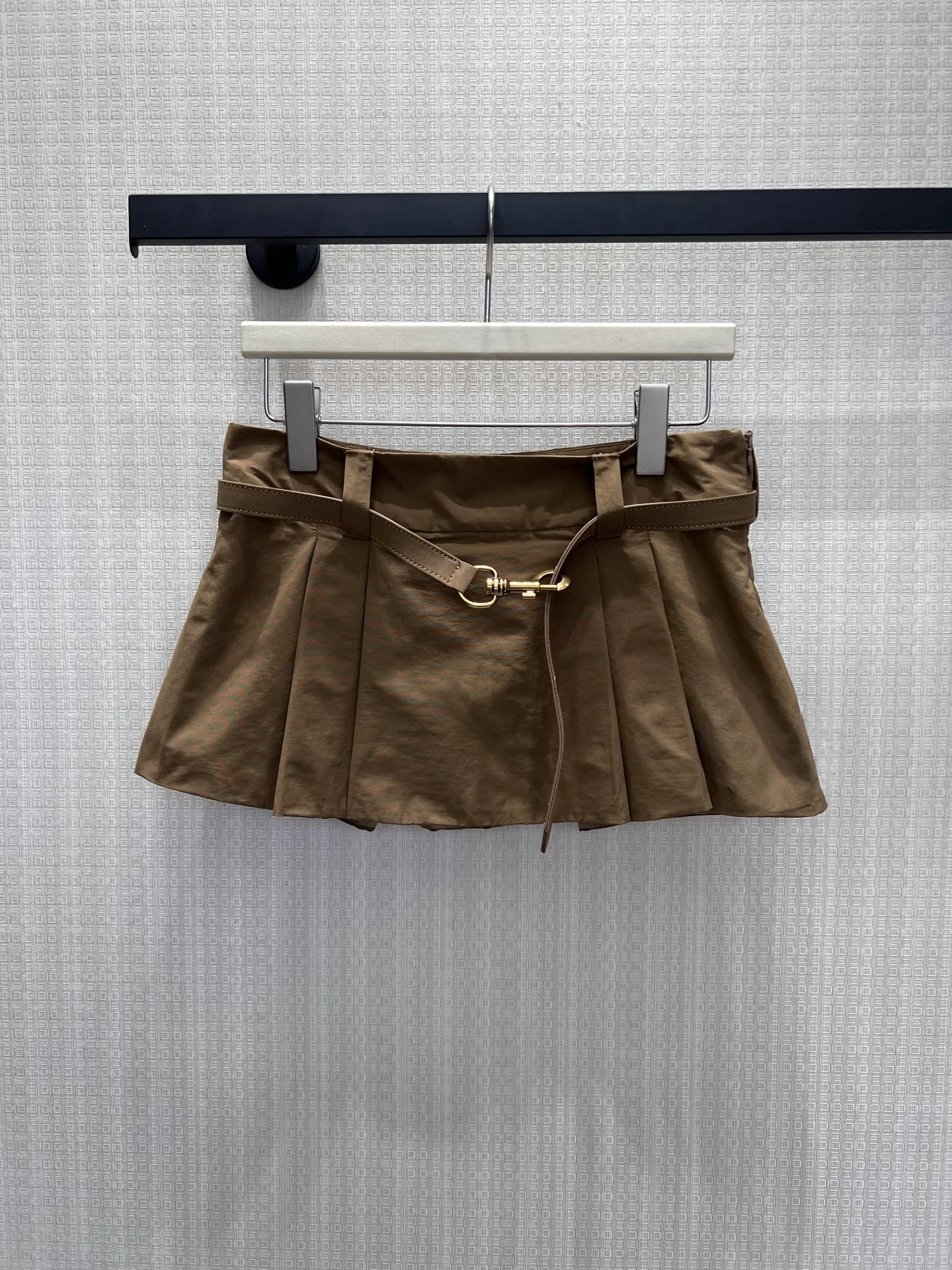 Retro Caramel Brown A-Line Skirt for Women High Waist Pleated Gold Buckle Waist Belt College Style Cotton Embroidered Skirt
Retro Caramel Brown A-Line Skirt for Women High Waist Pleated Gold Buckle Waist Belt College Style Cotton Embroidered Skirt