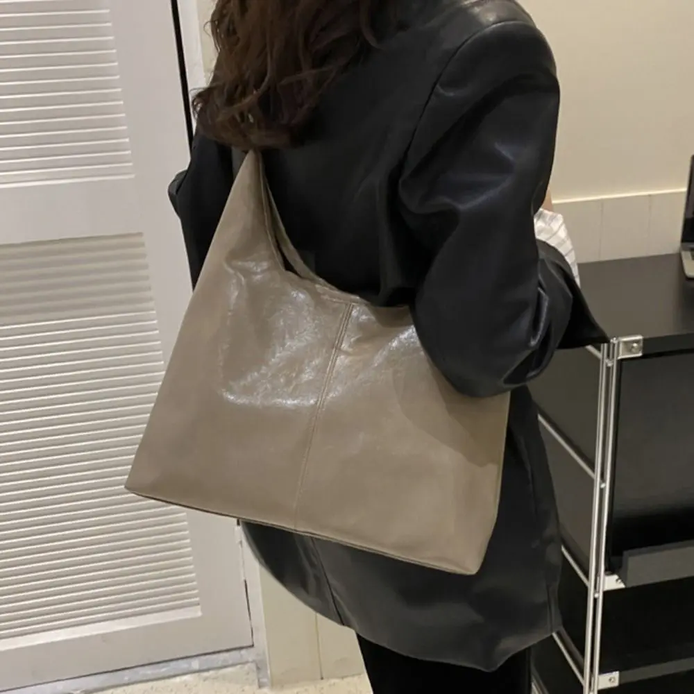 Elegant Soft Leather Tote Bag Large Capacity Lightweight Commuting Shoulder Bag Zipper Solid Color Vintage Underarm Bag Women
Elegant Soft Leather Tote Bag Large Capacity Lightweight Commuting Shoulder Bag Zipper Solid Color Vintage Underarm Bag Women