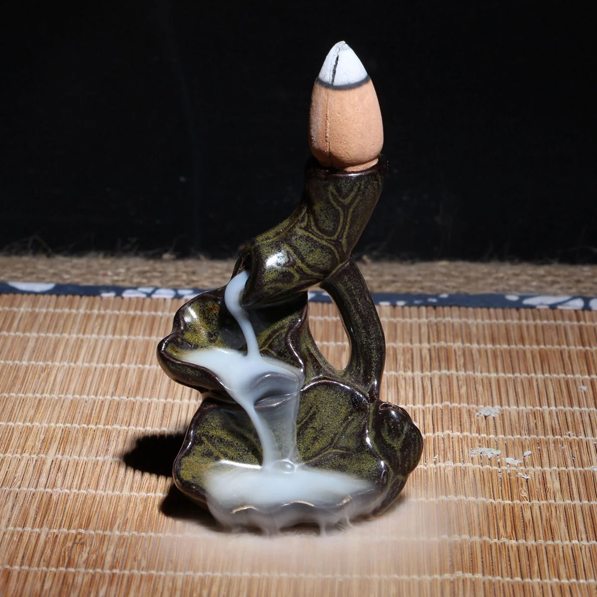 Ceramic Incense Burner Small Water Lily Backflow Censer Home Decor Meditation Aid Incense Burner
Ceramic Incense Burner Small Water Lily Backflow Censer Home Decor Meditation Aid Incense Burner