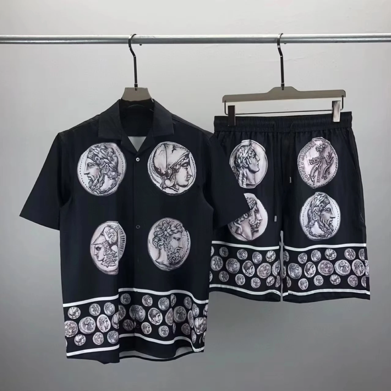 Summer New Baroque Print Men's Shirt Sets Hip Hop Print Beach Shirt+Shorts Men Summer Casual Short Sleeve Set Button Down Shirt
Summer New Baroque Print Men's Shirt Sets Hip Hop Print Beach Shirt+Shorts Men Summer Casual Short Sleeve Set Button Down Shirt