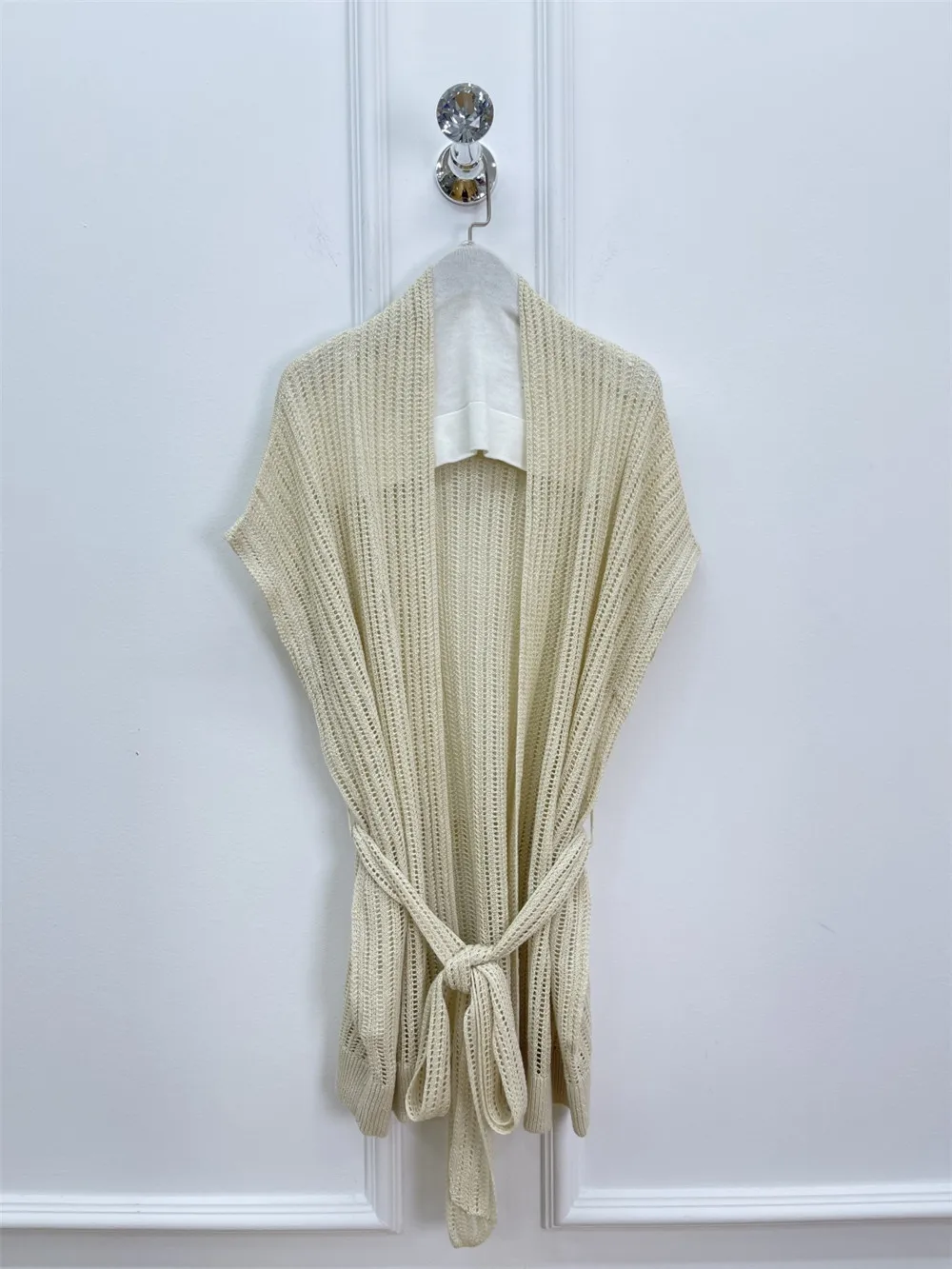 25 Summer New Hollow Short-Sleeved Knitted Cardigan Jacket With Belted Female Top
25 Summer New Hollow Short-Sleeved Knitted Cardigan Jacket With Belted Female Top