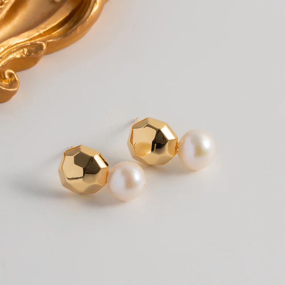 Textured Charm Cast Brand Earrings Big Natural Freshwater Pearls 18k Gold PVD Plated Stylish Jewelry
Textured Charm Cast Brand Earrings Big Natural Freshwater Pearls 18k Gold PVD Plated Stylish Jewelry