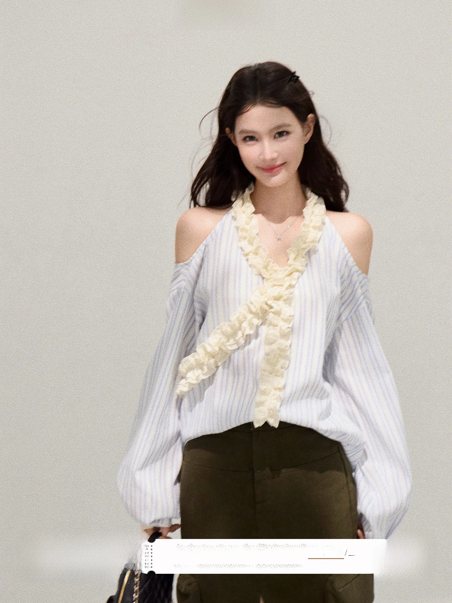 Exue Black Long Sleeve Loose Women's Shirt Neck Hanging Shoulder Stripe Pattern Spring Gentle Style Slimming Top
Exue Black Long Sleeve Loose Women's Shirt Neck Hanging Shoulder Stripe Pattern Spring Gentle Style Slimming Top
