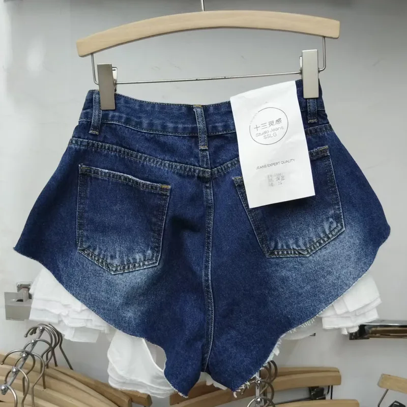 2025 Summer New Style Personality Sweet And Spicy Patchwork Lace Hem Washed White Beveled Wide-Leg Denim Shorts
2025 Summer New Style Personality Sweet And Spicy Patchwork Lace Hem Washed White Beveled Wide-Leg Denim Shorts