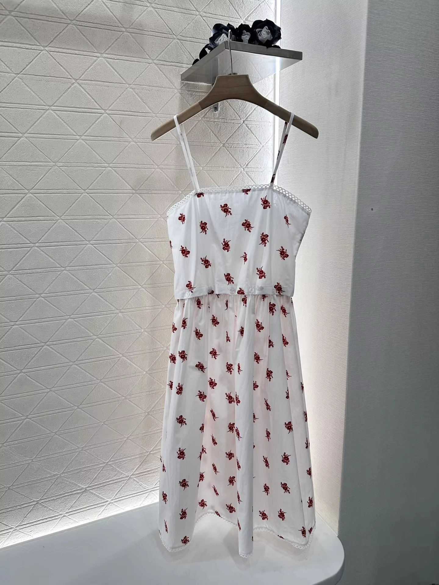 Designer Brand 2025 Spring/Summer New Women's Linen Strap Top Two piece Dress Set
Designer Brand 2025 Spring/Summer New Women's Linen Strap Top Two piece Dress Set
