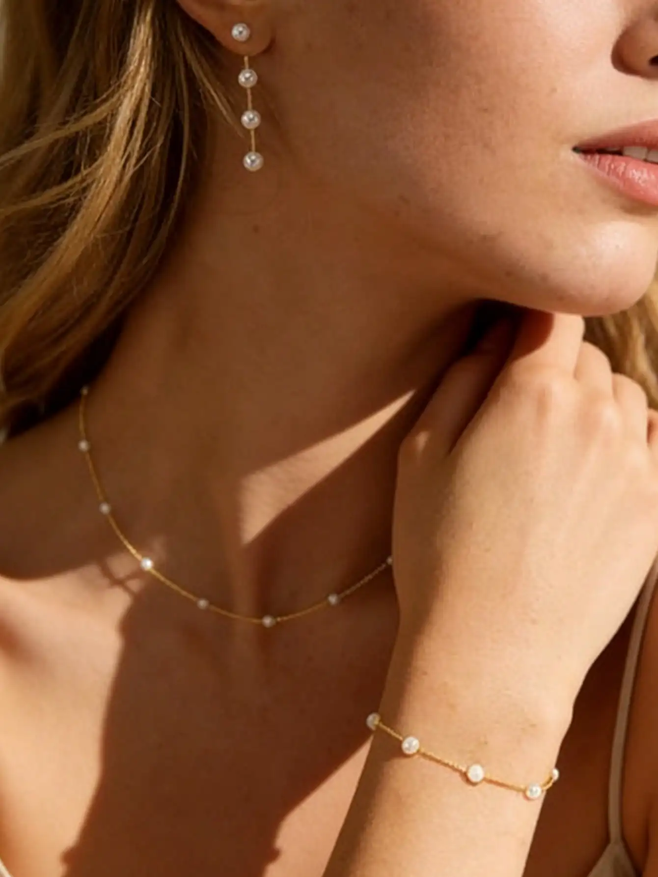 4-Piece Faux Pearl Jewelry Set in Gold Tone: Necklace, Earrings, Bracelet for Daily or Party Wear
4-Piece Faux Pearl Jewelry Set in Gold Tone: Necklace, Earrings, Bracelet for Daily or Party Wear