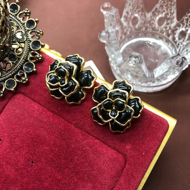 Medieval Suit Jewelry, Retro Court Three-dimensional Black Flower Necklace Earrings, Daily Versatile Accessories
Medieval Suit Jewelry, Retro Court Three-dimensional Black Flower Necklace Earrings, Daily Versatile Accessories