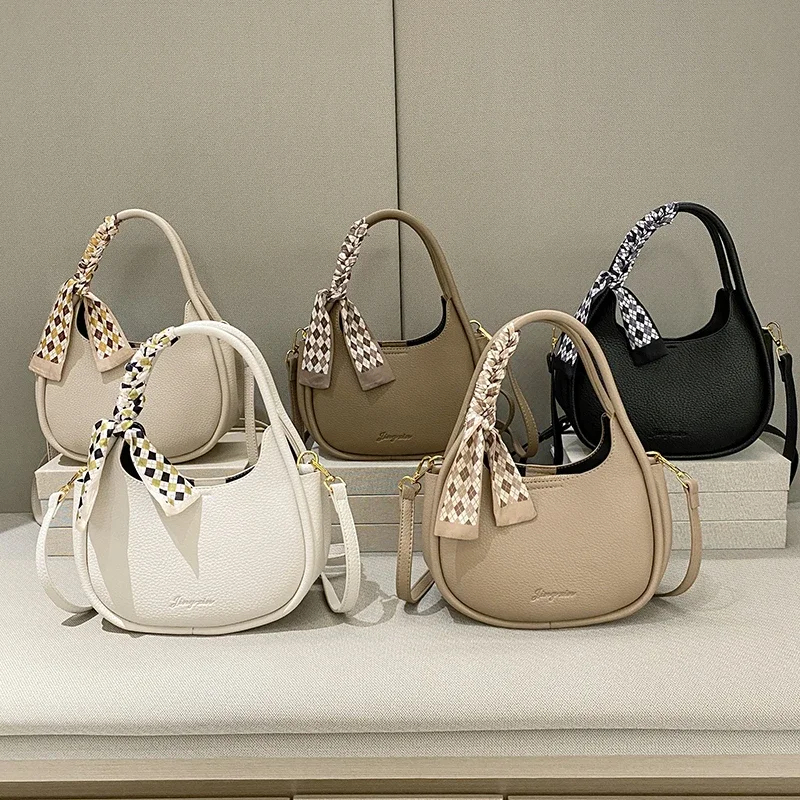 Luxury Fashion Inspired Tote Bag, Premium Leather Women's Handbag With Zipper, Elegant Shoulder Bag Design
Luxury Fashion Inspired Tote Bag, Premium Leather Women's Handbag With Zipper, Elegant Shoulder Bag Design