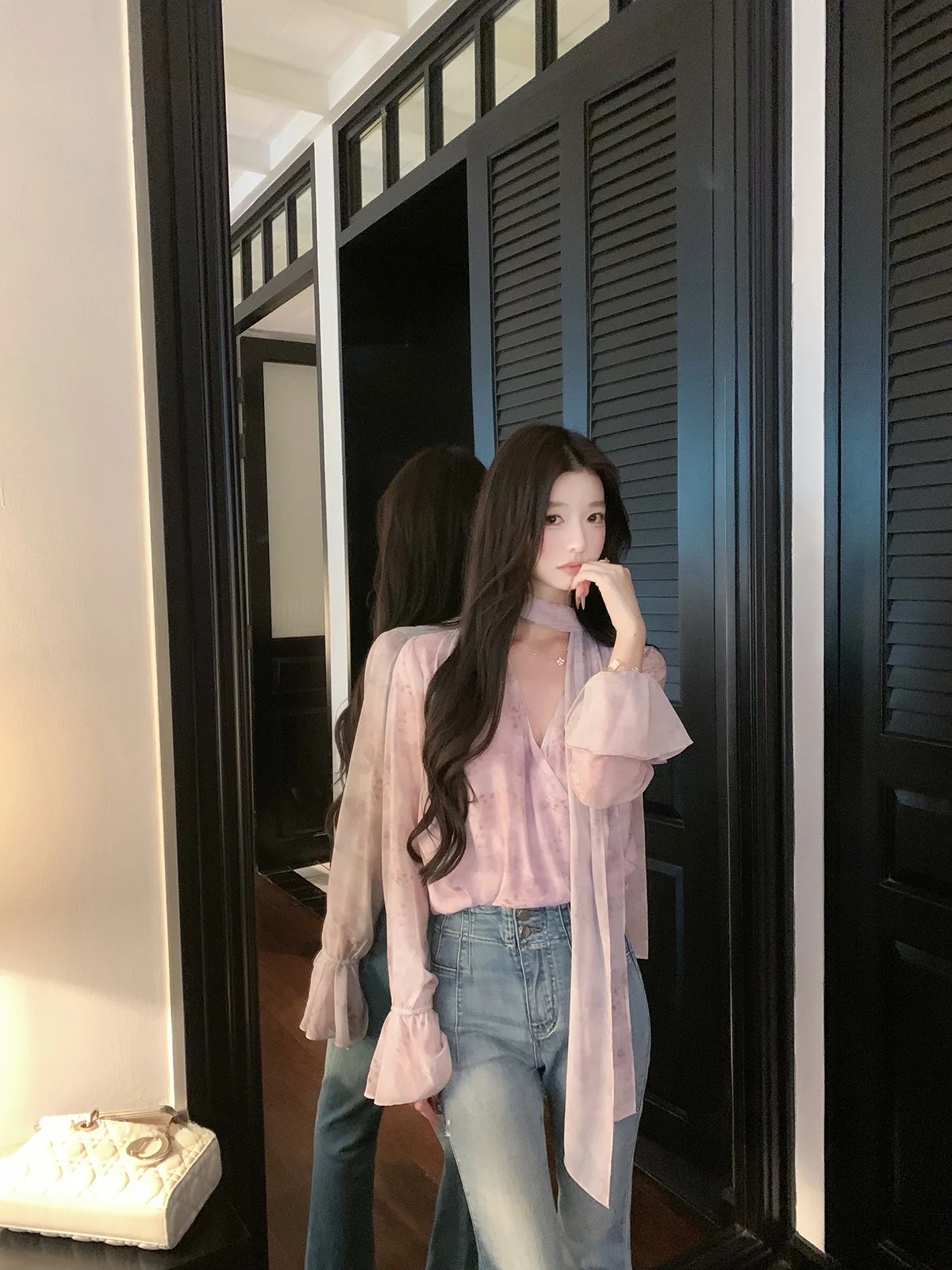 Yoyozhang Soft Windbreaker V-Neck Floral Printed Sash Chiffon Shirt Women Spring Casual Style Long Sleeve Floral Chiffon Top
Yoyozhang Soft Windbreaker V-Neck Floral Printed Sash Chiffon Shirt Women Spring Casual Style Long Sleeve Floral Chiffon Top