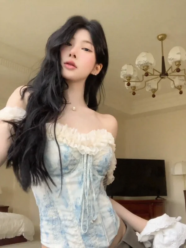 Floral Embroidery One-Shoulder Fishbone Tube Top Women's Summer Slimming Short-Style Bustier Tank Top Stylish Slim Fit Design
Floral Embroidery One-Shoulder Fishbone Tube Top Women's Summer Slimming Short-Style Bustier Tank Top Stylish Slim Fit Design