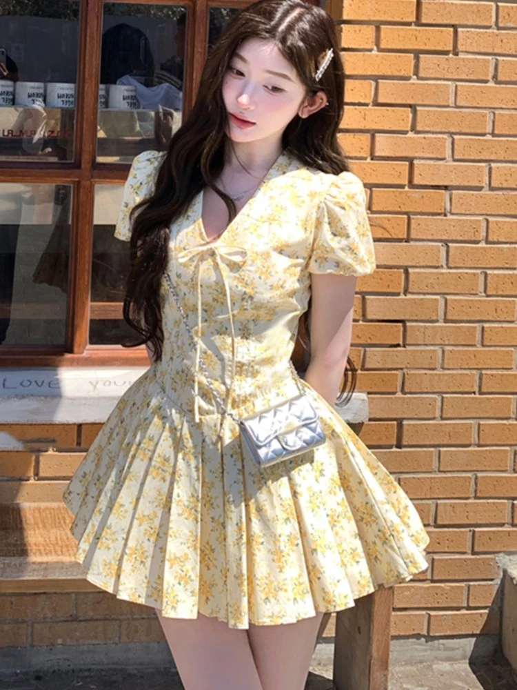 Summer New Floral Pleated Short Dresses for Women V-neck Princess Birthday Party Dress Korean Chic One Piece Prom Vestidos Mujer
Summer New Floral Pleated Short Dresses for Women V-neck Princess Birthday Party Dress Korean Chic One Piece Prom Vestidos Mujer