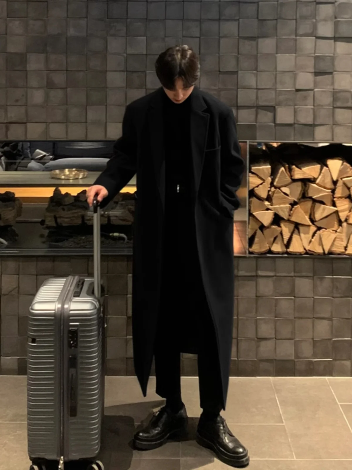 Мужское шерстяное пальто Pure Bla в британском стиле, зимнее, корейское, средней длины, ветровка, молодежное, стильное
Мужское шерстяное пальто Pure Bla в британском стиле, зимнее, корейское, средней длины, ветровка, молодежное, стильное