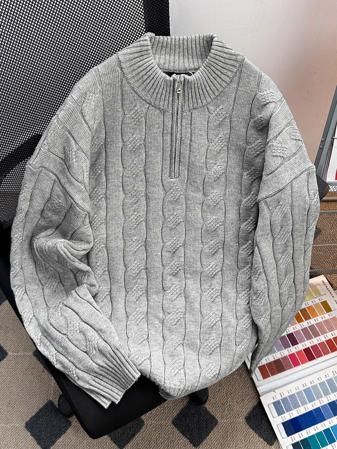 Thiened f Zipper Twist Knit Sweater Men's Winter Warm Stand Collar American Retro Lazy Sle Yarn Sweater Loose Fit Long...
Thiened f Zipper Twist Knit Sweater Men's Winter Warm Stand Collar American Retro Lazy Sle Yarn Sweater Loose Fit Long...