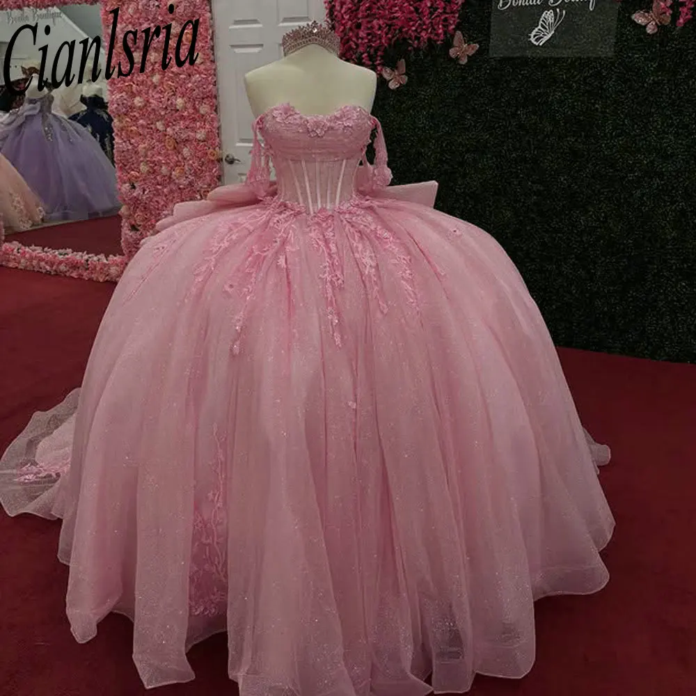 Розовые аппликации, кружевные платья Quinceanera с бантом, бальное платье с открытыми плечами и оборками, сладкий 15-е годы, мексиканский индивидуальный заказ
Розовые аппликации, кружевные платья Quinceanera с бантом, бальное платье с открытыми плечами и оборками, сладкий 15-е годы, мексиканский индивидуальный заказ