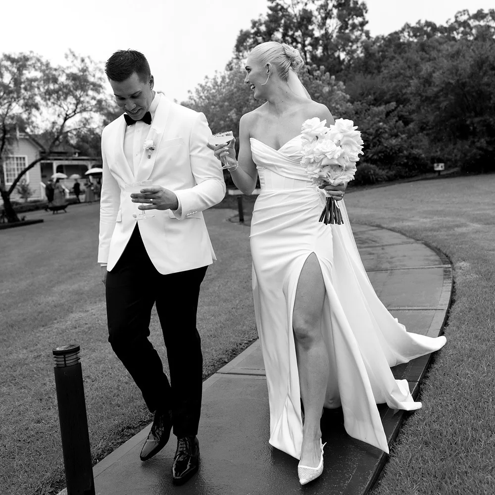 Mermaid Wedding Dress 2025 Civil Strapless Overskirts Train Pleated Sexy Side Slit Corset Simple Women Bridal Gown Customized
Mermaid Wedding Dress 2025 Civil Strapless Overskirts Train Pleated Sexy Side Slit Corset Simple Women Bridal Gown Customized