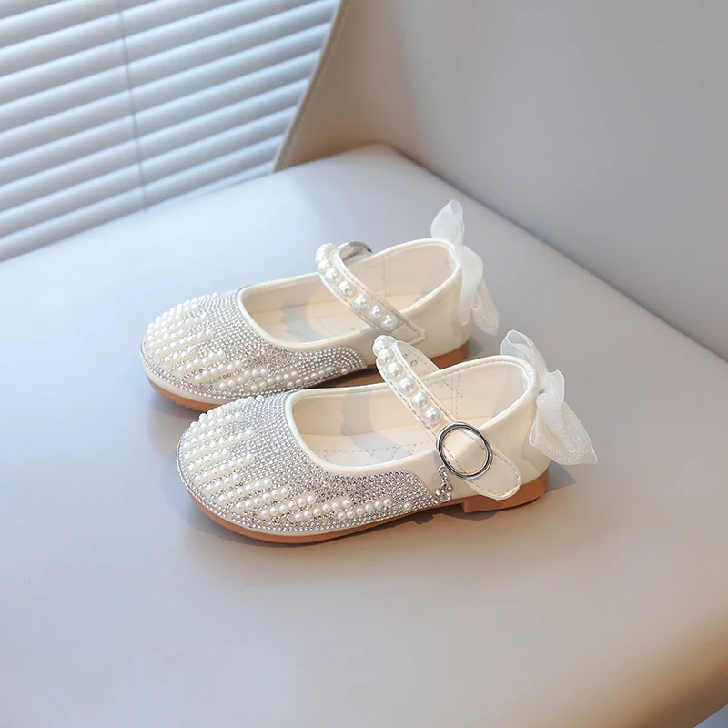 YUYIN Children's Leather Sandals Girls' First Walking Shoes with Shiny Bead Decorations and Soft Soles Children's Elegant Flats
YUYIN Children's Leather Sandals Girls' First Walking Shoes with Shiny Bead Decorations and Soft Soles Children's Elegant Flats