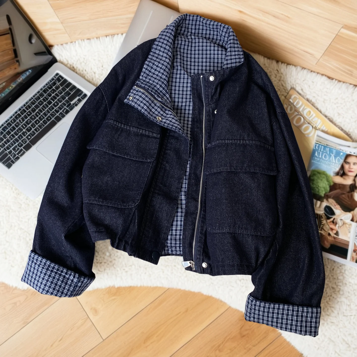 Ретро-куртка из денима в американском стиле, темно-синяя, в клетку, с отложным воротником, женская, весна-осень, модная, свободного кроя, верхняя одежда
Ретро-куртка из денима в американском стиле, темно-синяя, в клетку, с отложным воротником, женская, весна-осень, модная, свободного кроя, верхняя одежда