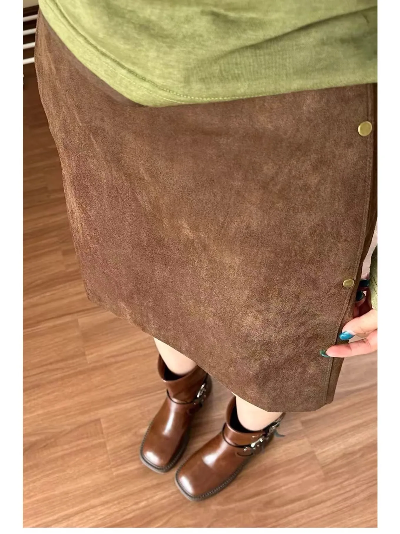 High Waist A-Line Skirt for Women Suede Fabric Spring Season Slimming Skirt Cover Hip Caramel Color Sexy Short Skirt
High Waist A-Line Skirt for Women Suede Fabric Spring Season Slimming Skirt Cover Hip Caramel Color Sexy Short Skirt