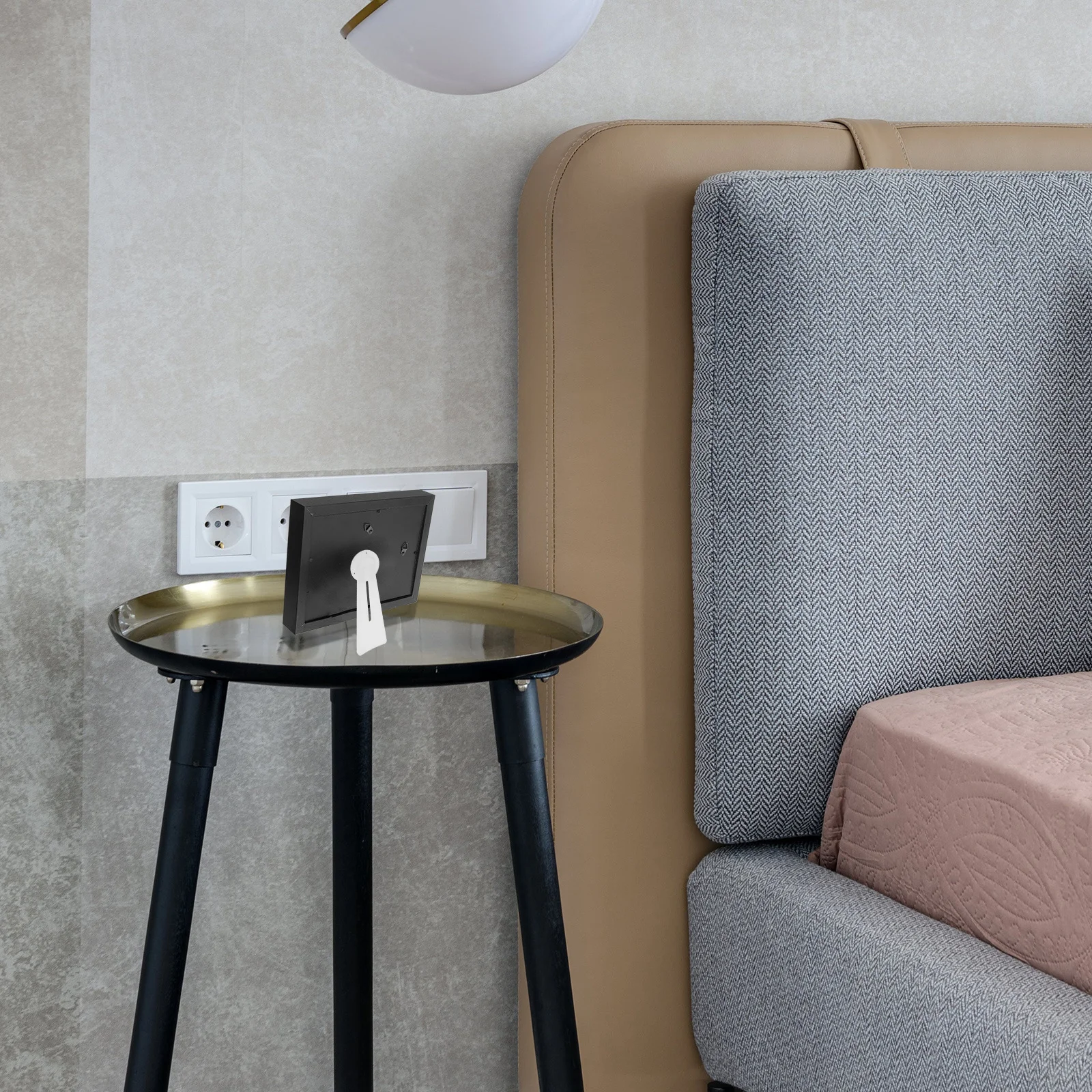 10Pcs Self-Adhesive Photo Frame Easel Back Support Versatile Tabletop Display for Pictures Certificates and Artwork
10Pcs Self-Adhesive Photo Frame Easel Back Support Versatile Tabletop Display for Pictures Certificates and Artwork