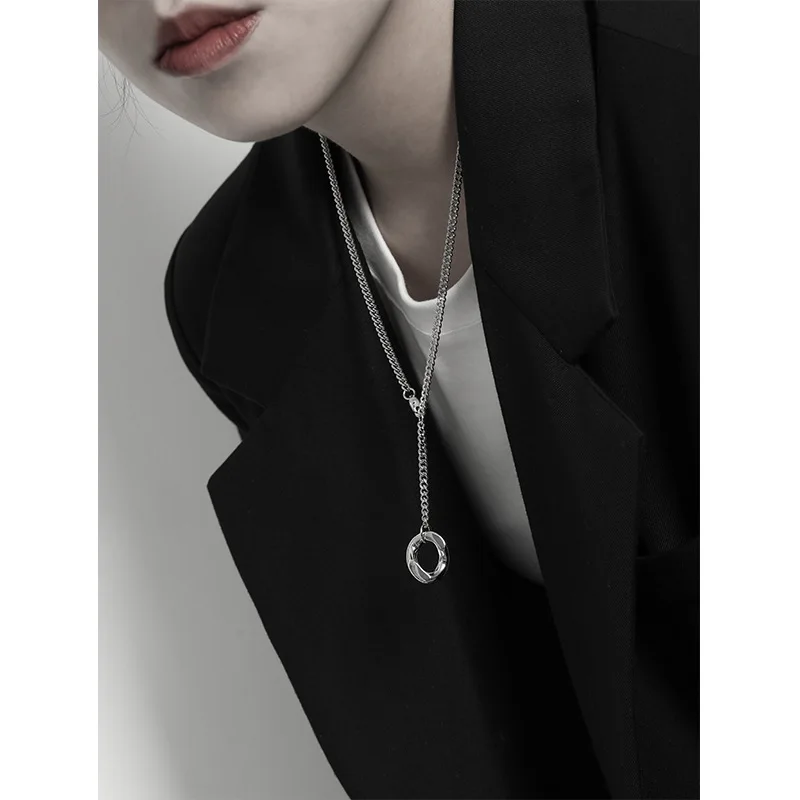 Ожерелье женское из латуни с кольцом-цепочкой, длинная цепь под Белое золото с кулоном, дизайнерская бижутерия в стиле панк, модельное редко...
Ожерелье женское из латуни с кольцом-цепочкой, длинная цепь под Белое золото с кулоном, дизайнерская бижутерия в стиле панк, модельное редко...