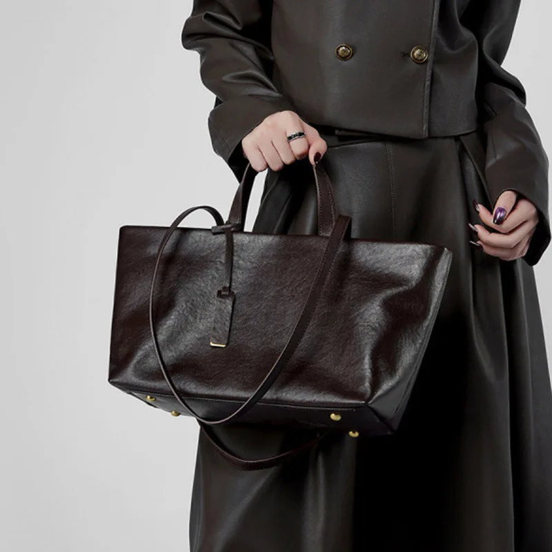 New Fashion Women Real Soft Leather Armpit Tote Bag 2025 Luxury Designer Retro Large Capacity Commuter One-Shoulder Bag
New Fashion Women Real Soft Leather Armpit Tote Bag 2025 Luxury Designer Retro Large Capacity Commuter One-Shoulder Bag