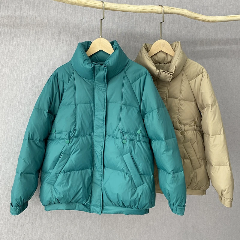 Winter Light Down Short Jacket Women 90% White Duck Down Warm Coat Ladies Stand Collar Casual Loose Solid Color Outwear
Winter Light Down Short Jacket Women 90% White Duck Down Warm Coat Ladies Stand Collar Casual Loose Solid Color Outwear