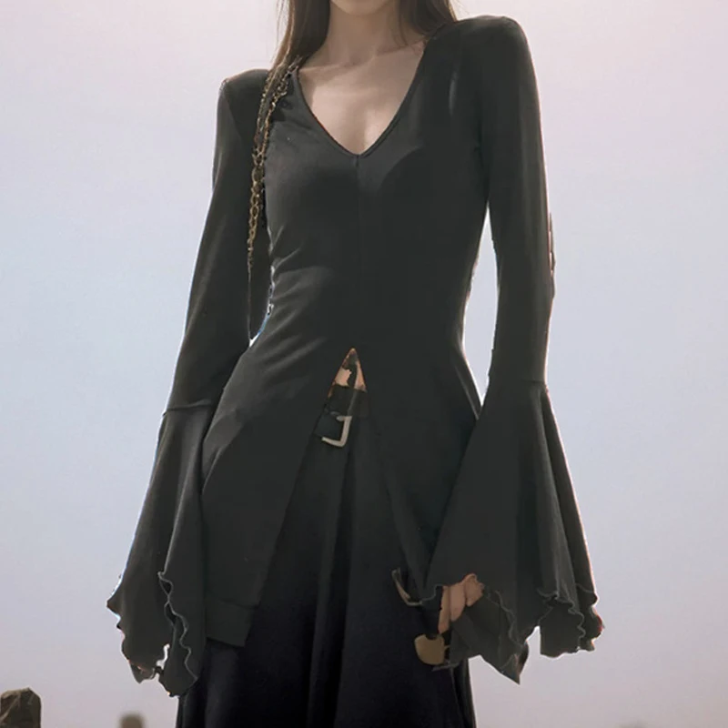 Fairy Grunge Flare Sleeve V-neck T-shirts Gothic Split Sexy Lettuce Hem Female Blouses Y2k Black Slim Fashion Alt Tops
Fairy Grunge Flare Sleeve V-neck T-shirts Gothic Split Sexy Lettuce Hem Female Blouses Y2k Black Slim Fashion Alt Tops