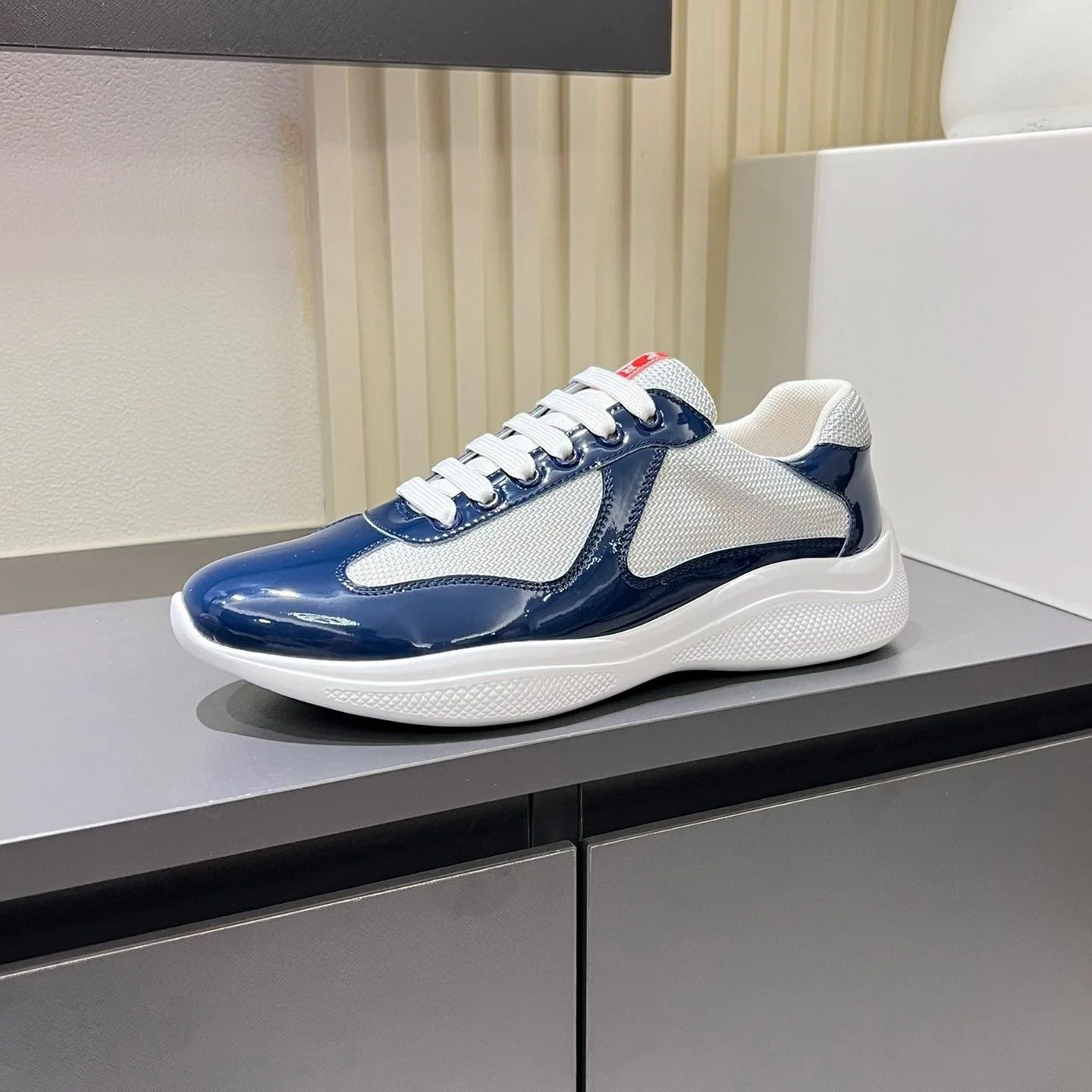 Italian Luxury High-end Leather Fashion Men's Sports Shoes. Breathable Sports Shoes, Casual and Versatile Mesh Shoes for Women.
Italian Luxury High-end Leather Fashion Men's Sports Shoes. Breathable Sports Shoes, Casual and Versatile Mesh Shoes for Women.