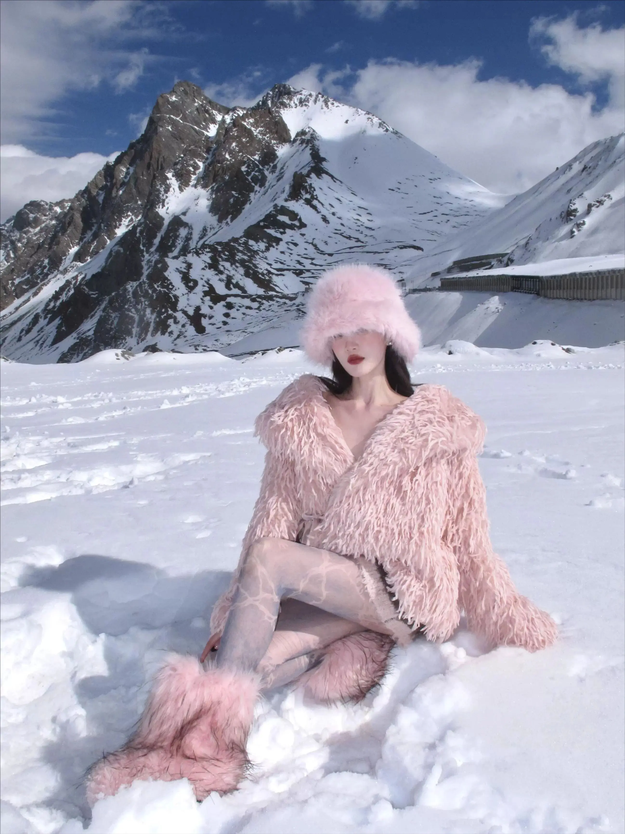 Lautaro Autumn Winter Loose Casual Soft Pink Thick Warm Shaggy Hairy Wrap Faux Fur Coat Women Elegant Fuzzy Fluffy Jacket 2025
Lautaro Autumn Winter Loose Casual Soft Pink Thick Warm Shaggy Hairy Wrap Faux Fur Coat Women Elegant Fuzzy Fluffy Jacket 2025