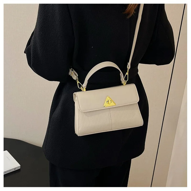 Женская сумка через плечо из искусственной кожи, модная, элитная, Paris, просторная, мягкая, повседневная, современный вид
Женская сумка через плечо из искусственной кожи, модная, элитная, Paris, просторная, мягкая, повседневная, современный вид 