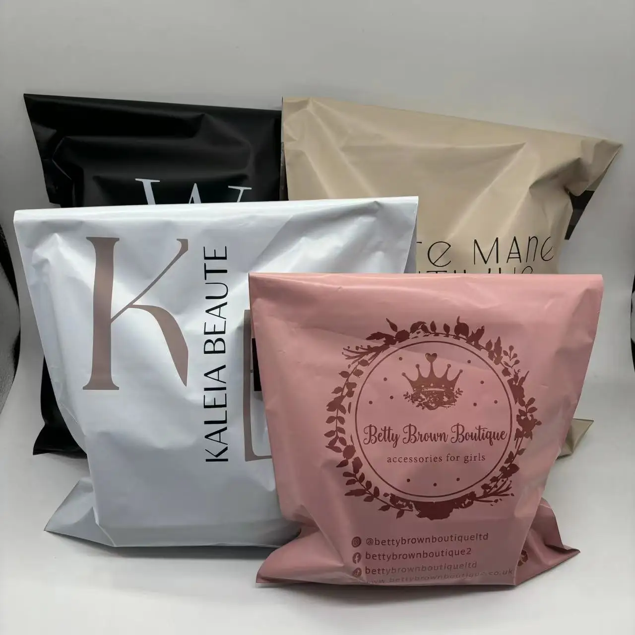 Custom LOGO Printed Compostable Biodegradable clothing packaging envelops postage mail mailing bags poly Shipping mailers matte
Custom LOGO Printed Compostable Biodegradable clothing packaging envelops postage mail mailing bags poly Shipping mailers matte