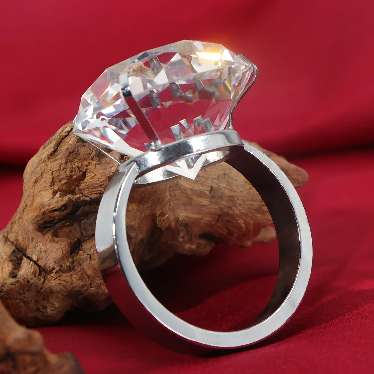 1Pcs Napkin Ring Holder Transparent Crystal Design for Bridal Shower Banquet Decoration Premium Crafted Table Accessory
1Pcs Napkin Ring Holder Transparent Crystal Design for Bridal Shower Banquet Decoration Premium Crafted Table Accessory