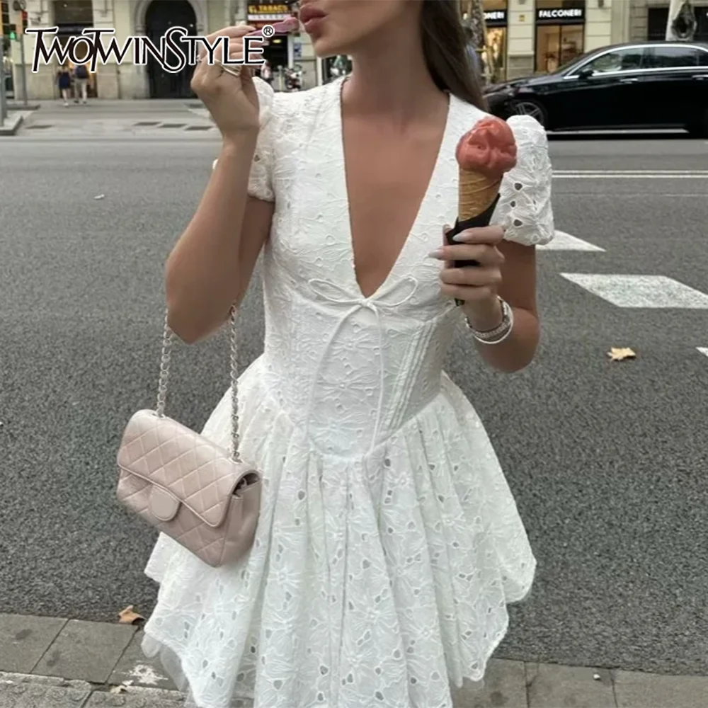 TWOTWINSTYLE Solid Hollow Out Spliced Lace Up Dresses for Women V Neck Long Sleeve Temperament Dress Female New
TWOTWINSTYLE Solid Hollow Out Spliced Lace Up Dresses for Women V Neck Long Sleeve Temperament Dress Female New