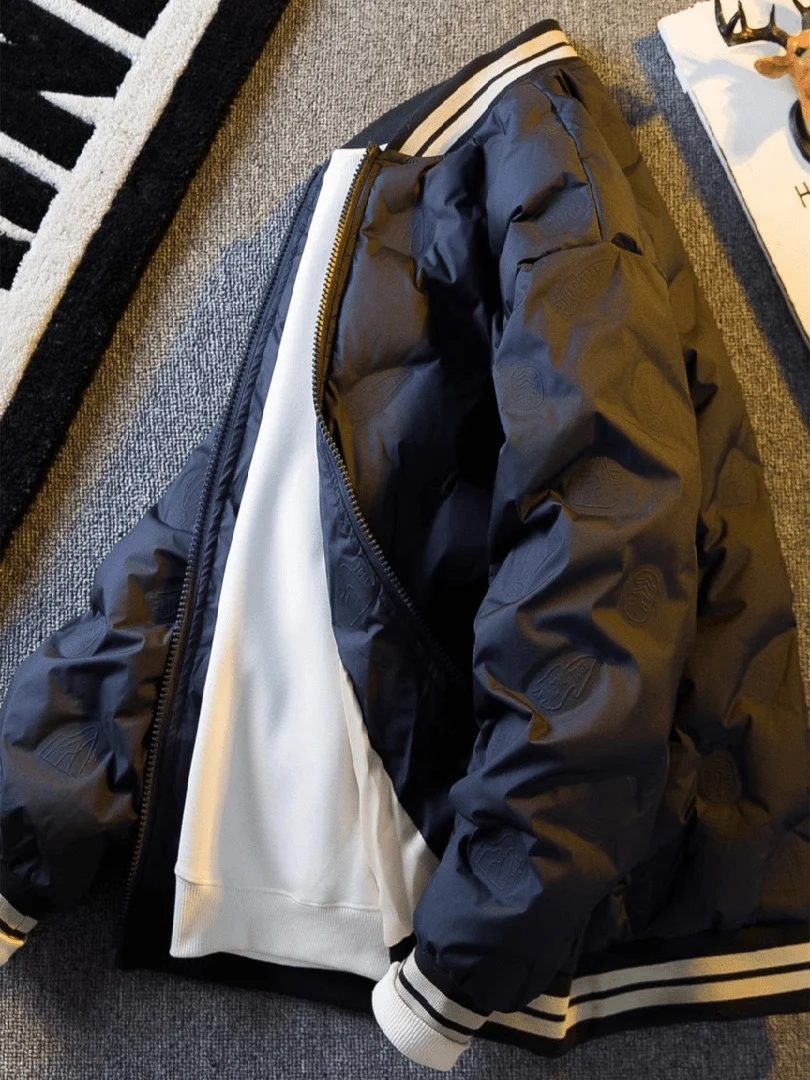 Winter New Men's Loose Fit White Du down Jaet Stand Collar Splicing Lightweight Faionable Urban Sle Windproof Warm Coat
Winter New Men's Loose Fit White Du down Jaet Stand Collar Splicing Lightweight Faionable Urban Sle Windproof Warm Coat