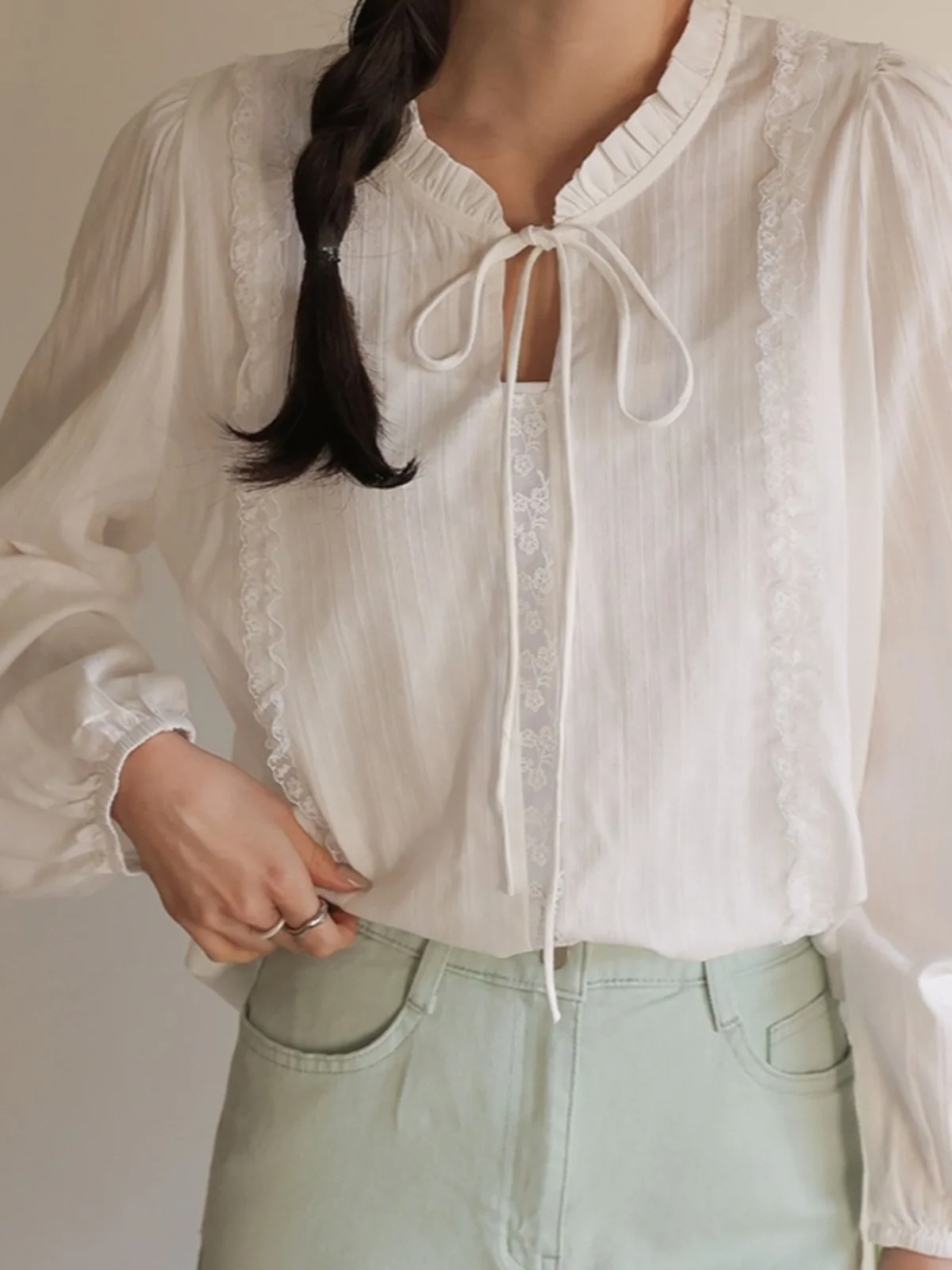 Ele White irt Women's Spring Faionable Belt Design Sweet Inner Wear Personali Blouse Korean Sle Bubble Sve
Ele White irt Women's Spring Faionable Belt Design Sweet Inner Wear Personali Blouse Korean Sle Bubble Sve