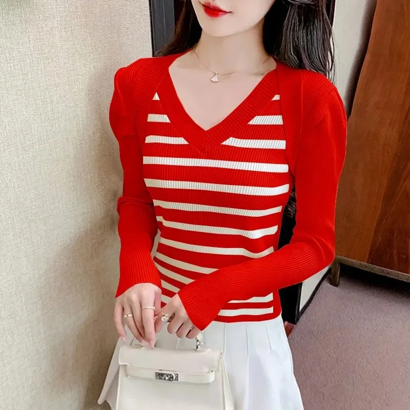 Small Fragrant V-Neck Striped Knitted Sweater Women's 2025 Spring Autumn New Versatile Slim Short Sweater T-Shirt Knitwear Top
Small Fragrant V-Neck Striped Knitted Sweater Women's 2025 Spring Autumn New Versatile Slim Short Sweater T-Shirt Knitwear Top