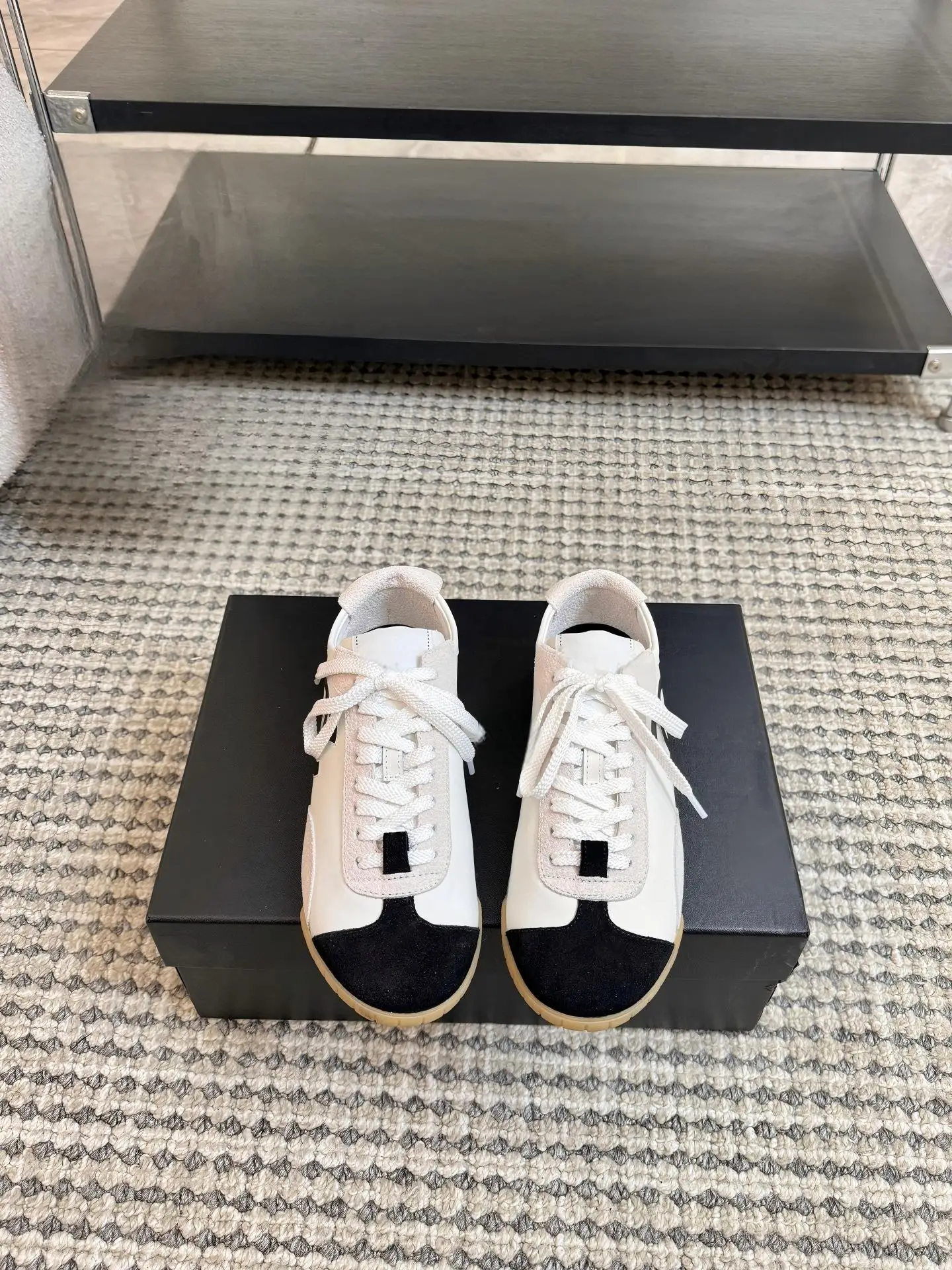 2026 new white women's casual sports shoes with flat bottom straps, retro German training shoes, fashionable and comfortable spo
2026 new white women's casual sports shoes with flat bottom straps, retro German training shoes, fashionable and comfortable spo
