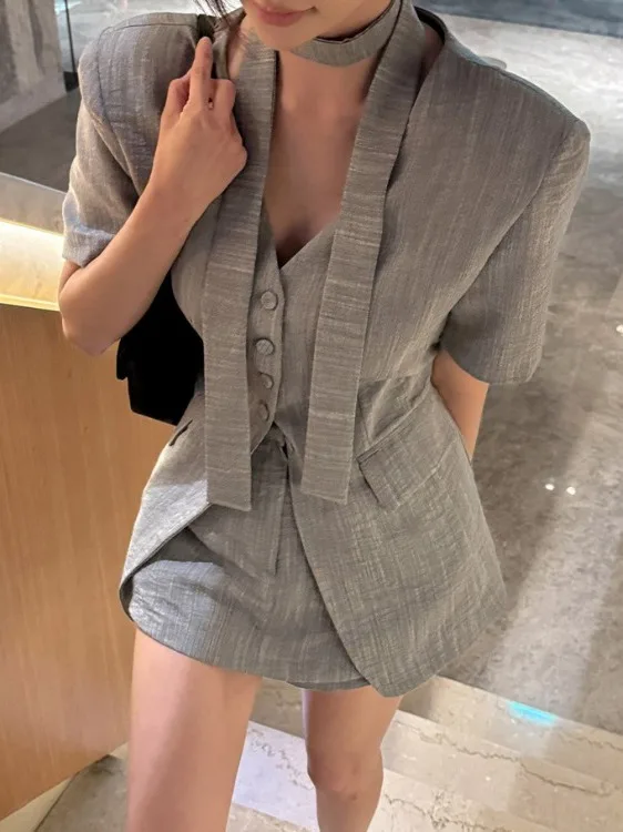 Korean Style Women's Fashion Short Sleeve Suit Jacket And Shorts Set Thin Summer Outfit High Waist Short Pants Two Piece Set
Korean Style Women's Fashion Short Sleeve Suit Jacket And Shorts Set Thin Summer Outfit High Waist Short Pants Two Piece Set