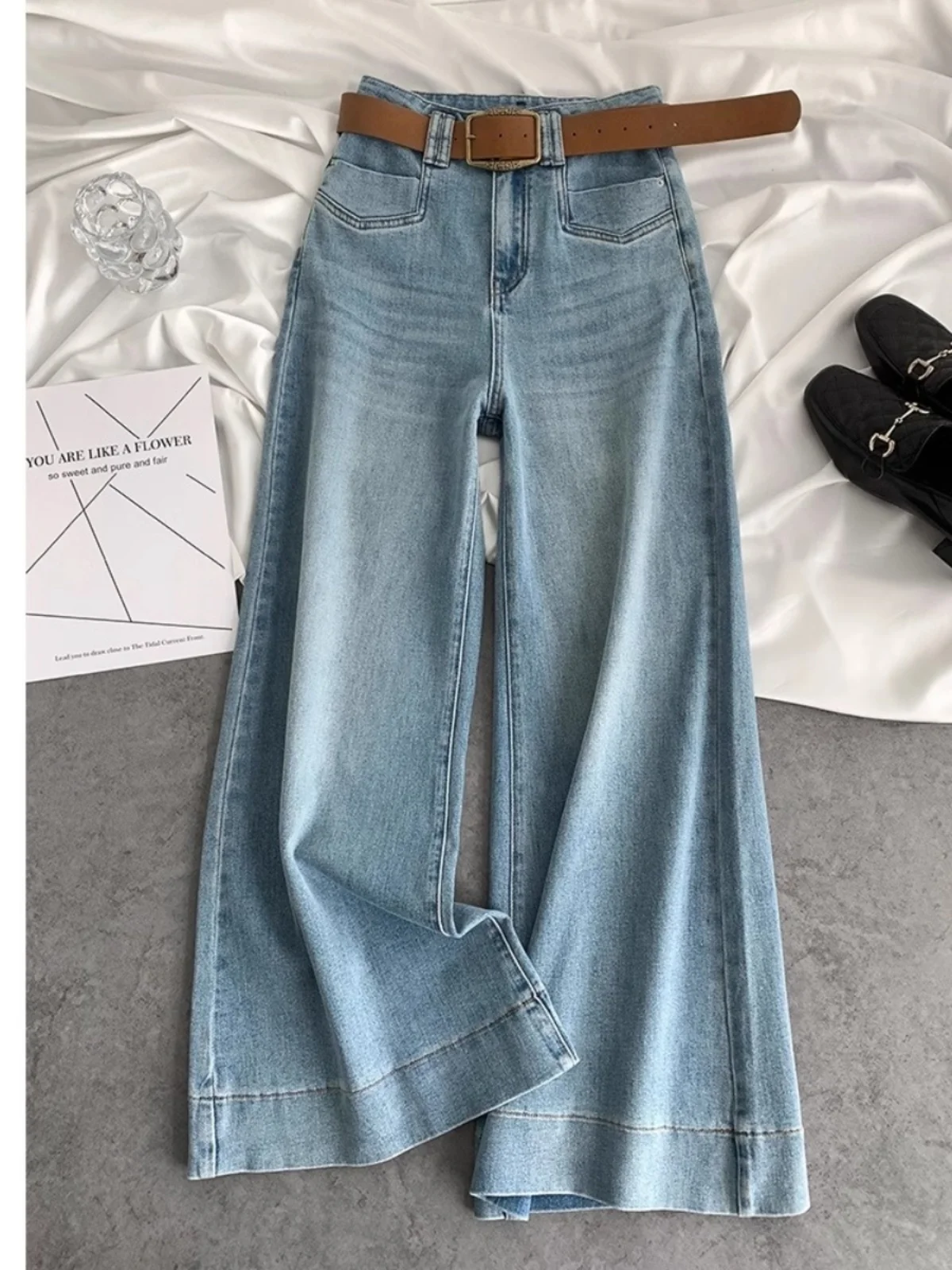 Light Wash Wide Leg Jeans Women's Spring New High Waist Straight Tube Pants Not Tight Micro Flared Trousers for Pear Shaped Body
Light Wash Wide Leg Jeans Women's Spring New High Waist Straight Tube Pants Not Tight Micro Flared Trousers for Pear Shaped Body