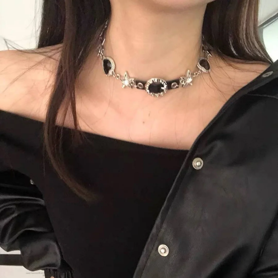 DUTRIEUX Darkness Punk Vintage Necklace Neo-Gothic Luxury Court Style Unisex Choker for Women Men Girls Clavicular Chain Jewelry
DUTRIEUX Darkness Punk Vintage Necklace Neo-Gothic Luxury Court Style Unisex Choker for Women Men Girls Clavicular Chain Jewelry