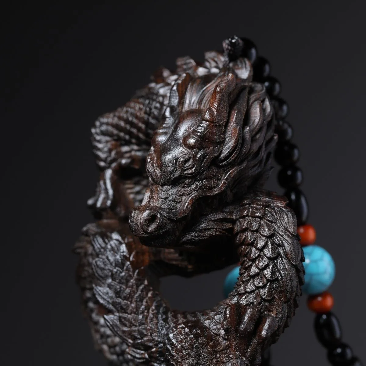 Agarwood Chinese Dragon Handheld Carved Dragon Amulet Fengshui Decor Statue Home Interior Ornament Collection Craft Gift
Agarwood Chinese Dragon Handheld Carved Dragon Amulet Fengshui Decor Statue Home Interior Ornament Collection Craft Gift