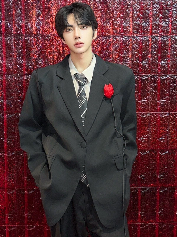 Мужской пиджак Bla Pad Shoulder 3D Rose, повседневный, модный, уличный стиль, весна-осень, свободный крой, длинный рукав, на двух пуговицах
Мужской пиджак Bla Pad Shoulder 3D Rose, повседневный, модный, уличный стиль, весна-осень, свободный крой, длинный рукав, на двух пуговицах