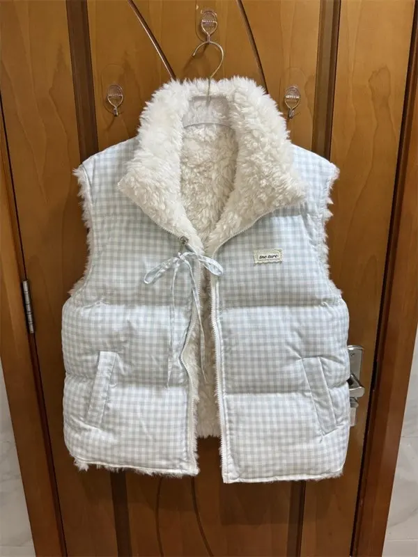 Двусторонний жилет из овечьей шерсти для женщин, свободный, теплый, зимний, синий в клетку, хлопковый, в стиле милой девушки
Двусторонний жилет из овечьей шерсти для женщин, свободный, теплый, зимний, синий в клетку, хлопковый, в стиле милой девушки