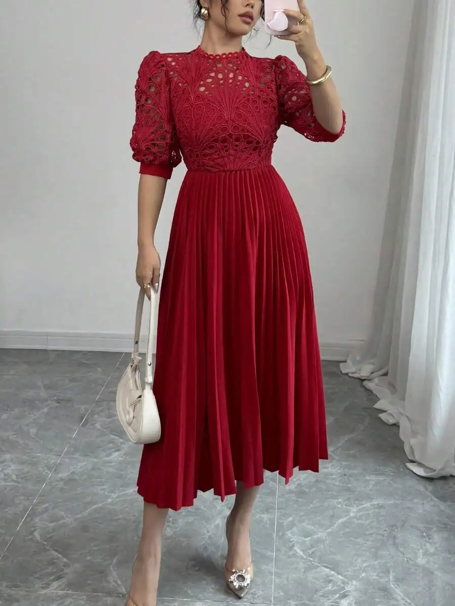 Элегантное красное платье миди с ажурным кружевным лифом, плиссированной юбкой и пышными рукавами
Элегантное красное платье миди с ажурным кружевным лифом, плиссированной юбкой и пышными рукавами