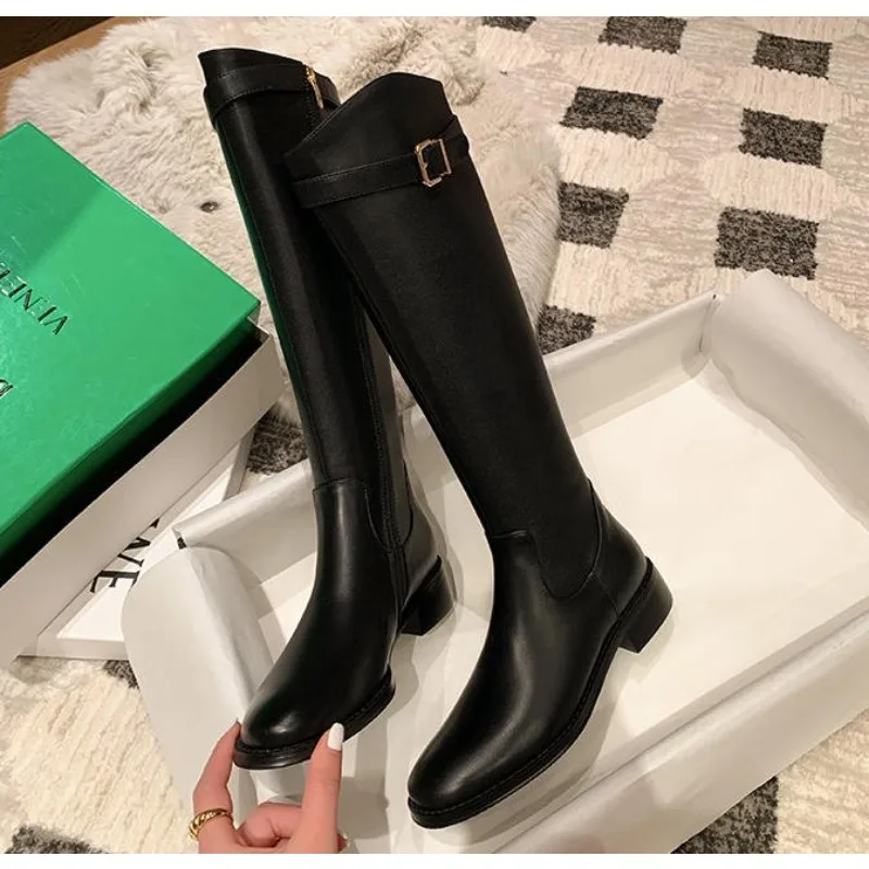 Черные элегантные женские туфли на низком каблуке. Длинные коричневые женские сапоги. Зимние сапоги до колена. Стильные, последняя цена, гот.
Черные элегантные женские туфли на низком каблуке. Длинные коричневые женские сапоги. Зимние сапоги до колена. Стильные, последняя цена, гот.