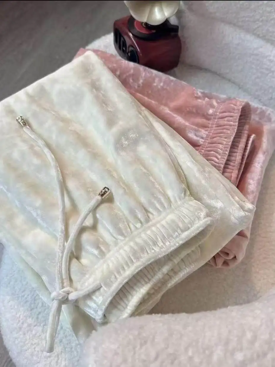 plus Size Velvet Pants Women's Autumn Winter High Waist Wide Leg Pants Draping Feel Casual Style Chinese New Fashion
plus Size Velvet Pants Women's Autumn Winter High Waist Wide Leg Pants Draping Feel Casual Style Chinese New Fashion