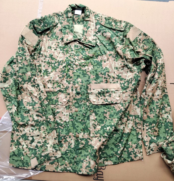 Камуфляжная форма Нидерландов в горошек, зеленый мужчина включает куртку и брюки
Камуфляжная форма Нидерландов в горошек, зеленый мужчина включает куртку и брюки