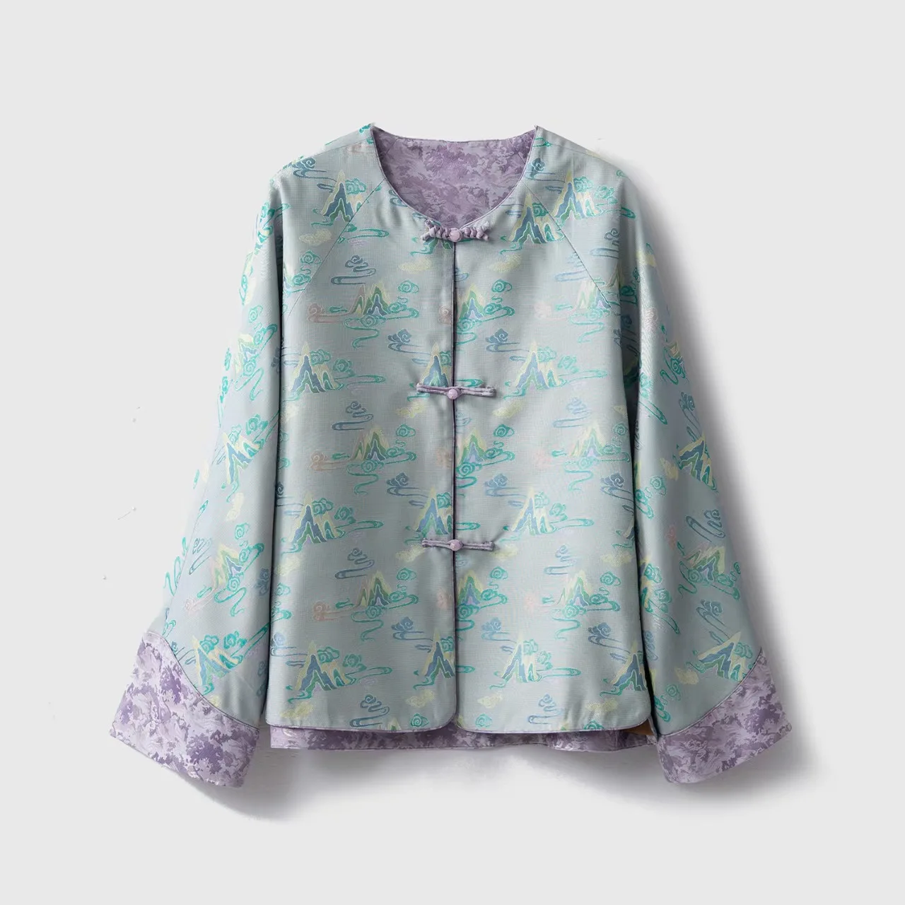 Chinese style silk hand-embroidered high-end coat The new hanfu style is comfortable and soft luxury coat
Chinese style silk hand-embroidered high-end coat The new hanfu style is comfortable and soft luxury coat