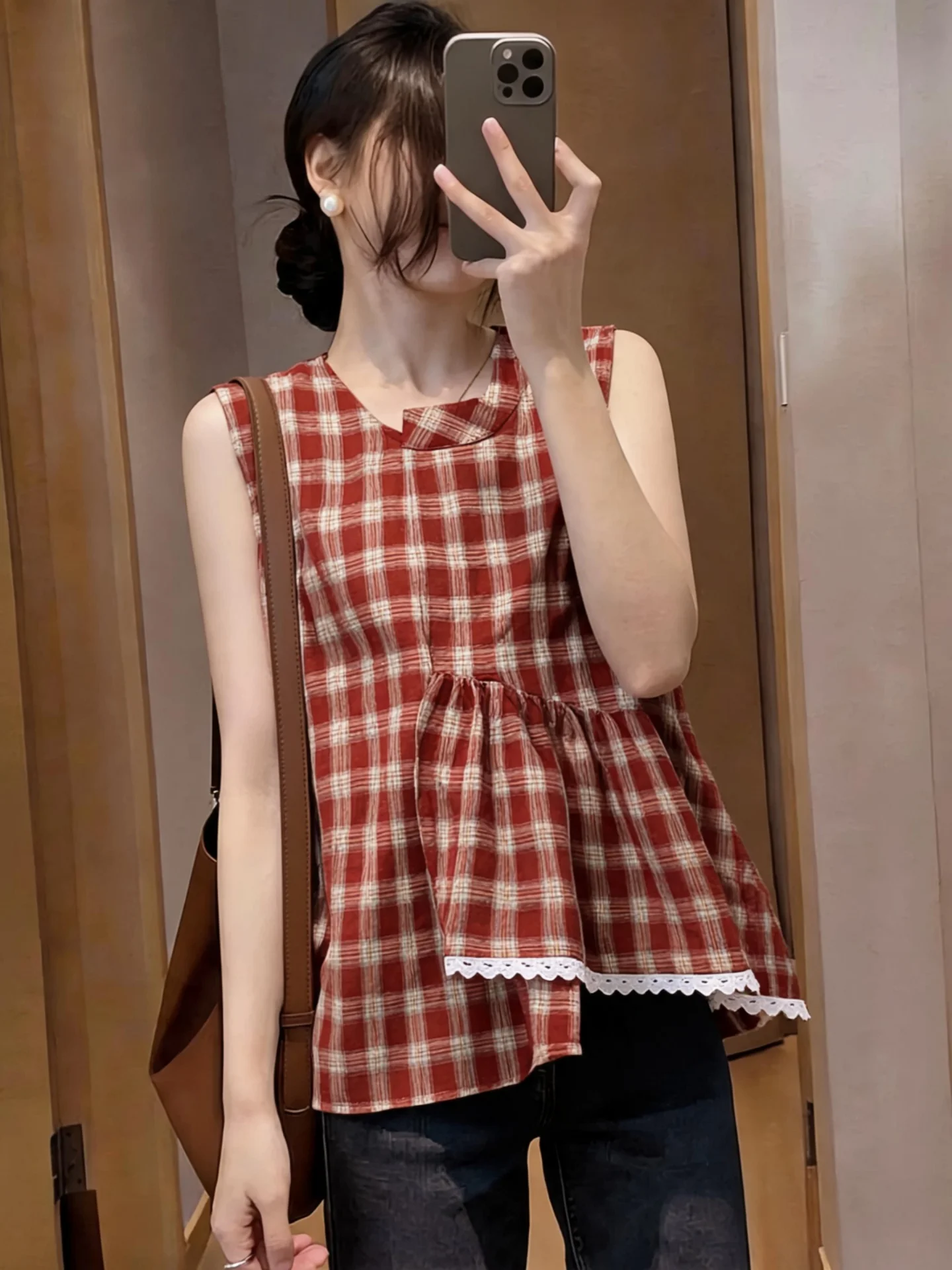 Red Plaid Sleeveless Shirt Women's Summer New Large Size Fat MM Slim Irregular Lace Flower Top Korean Style Loose Fit
Red Plaid Sleeveless Shirt Women's Summer New Large Size Fat MM Slim Irregular Lace Flower Top Korean Style Loose Fit