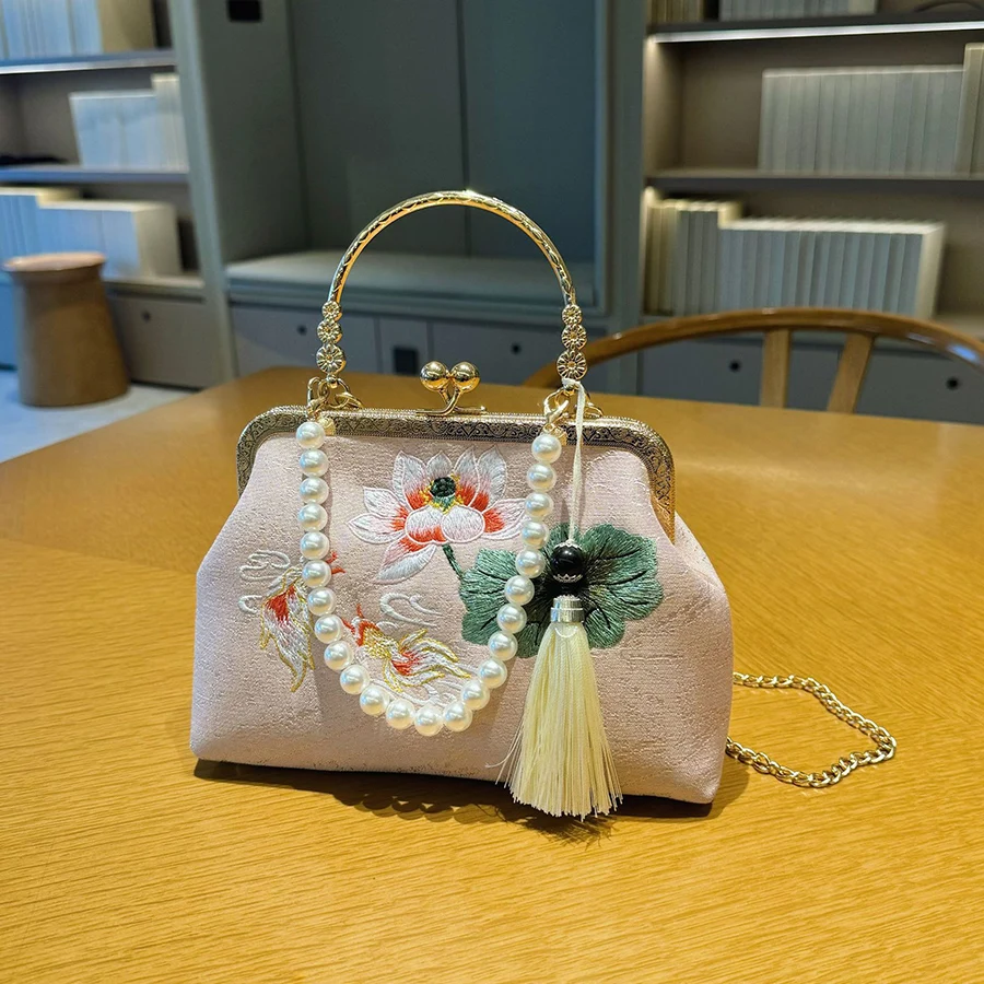 Chinese Style Flower Embroidered Shoulder Bag Elegant Handbag Retro Small Square Bag Wedding Party Designer Women Evening Clutch
Chinese Style Flower Embroidered Shoulder Bag Elegant Handbag Retro Small Square Bag Wedding Party Designer Women Evening Clutch